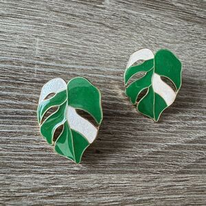 Green and White Leaf Earrings N837